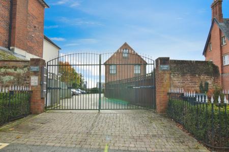 1 bedroom Character Property for sale in 1 Hulbert Gate Shute End, Wokingham, RG40