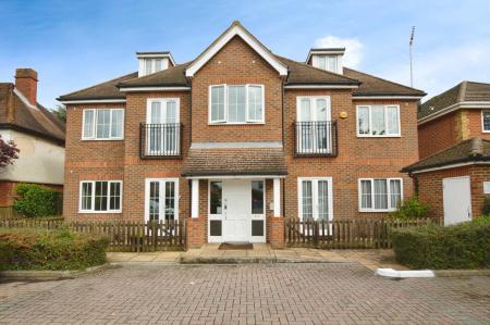 2 bedroom Flat for sale in 415 Reading Road, Winnersh, RG41