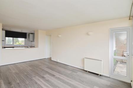 2 bedroom Flat for sale in Burford Court, Wokingham, RG40