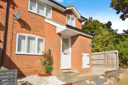 2 bedroom Terraced House for sale in Cornwall Close, Woosehill, Wokingham, RG41