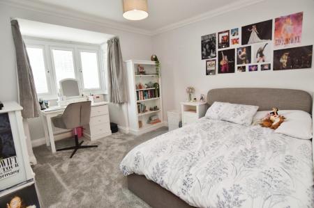 4 bedroom Detached house for sale in Rowan Drive, Crowthorne, RG45