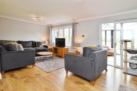 4 bedroom Detached house for sale in Rowan Drive, Crowthorne, RG45