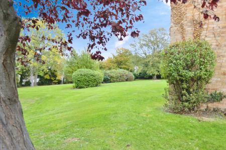 2 bedroom Flat for sale in Cressex Close, Binfield, RG42