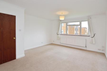 2 bedroom Flat for sale in Cressex Close, Binfield, RG42
