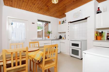 2 bedroom Terraced House for sale in Havelock Road, Wokingham, RG41