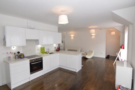 2 bedroom Flat to let in Peach Street, Wokingham, RG40
