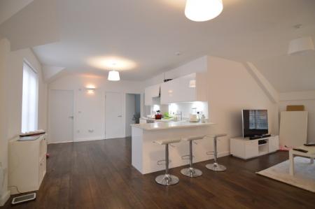 2 bedroom Flat to let in Peach Street, Wokingham, RG40