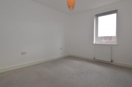 2 bedroom Flat to let in Crockhamwell Road, Woodley, RG5