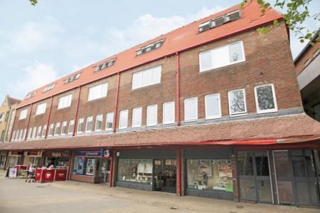 2 bedroom Flat to let in Crockhamwell Road, Woodley, RG5