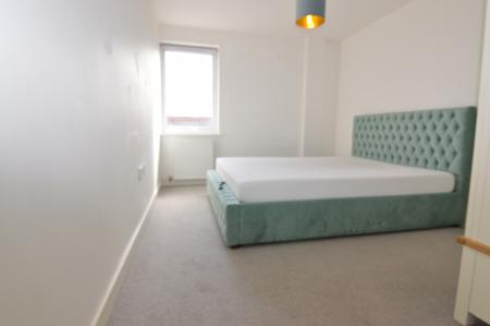 2 bedroom Flat to let in Crockhamwell Road, Woodley, RG5