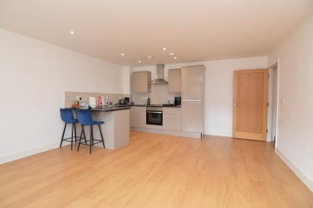 2 bedroom Flat to let in Crockhamwell Road, Woodley, RG5