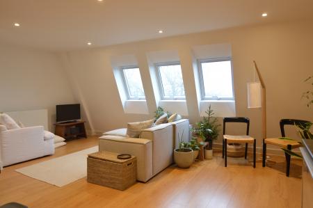 1 bedroom Flat to let in Crockhamwell Road, Woodley, RG5