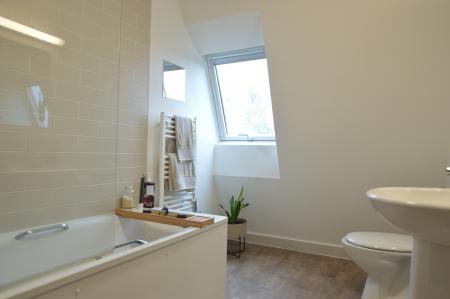 1 bedroom Flat to let in Crockhamwell Road, Woodley, RG5