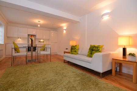 2 bedroom Flat to let in Peach Street, Wokingham, RG40