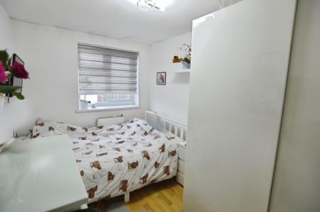 2 bedroom Flat to let in Southlake Parade, Woodley, RG5