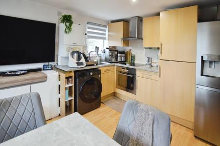 2 bedroom Flat to let in Southlake Parade, Woodley, RG5