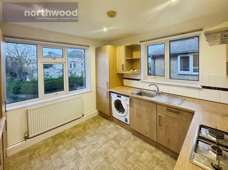 2 bedroom Flat to let in Castle Mount, Heswall, Wirral, CH60