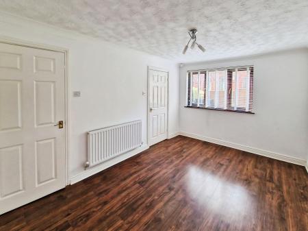 3 bedroom Terraced House to let in Church Farm Court, Willaston, CH64