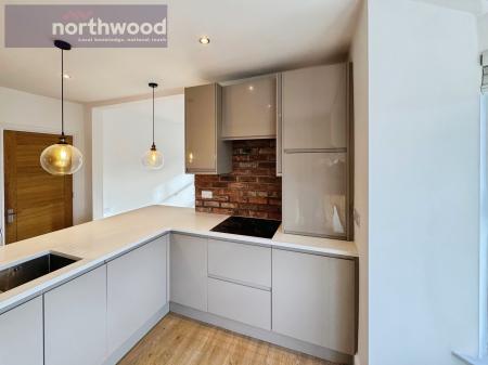 3 bedroom Flat to let in Balls Road, Oxton, Wirral, CH43