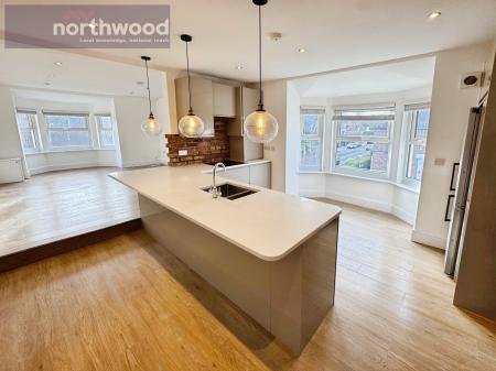 3 bedroom Flat to let in Balls Road, Oxton, Wirral, CH43