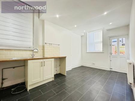 4 bedroom Semi-detached house to let in Malvern Road, Wallasey, Wirral, CH45