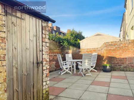 4 bedroom Semi-detached house to let in Malvern Road, Wallasey, Wirral, CH45