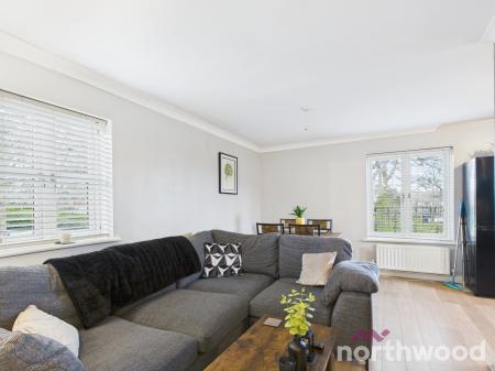 2 bedroom Flat for sale in Pear Tree Court, Wigan, WN2