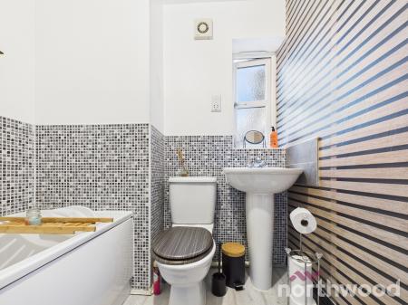 2 bedroom Flat for sale in Pear Tree Court, Wigan, WN2