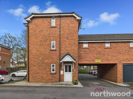 2 bedroom Flat for sale in Pear Tree Court, Wigan, WN2