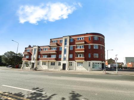 2 bedroom Flat for sale in Wigan Lane, Swinley, Wigan, WN1