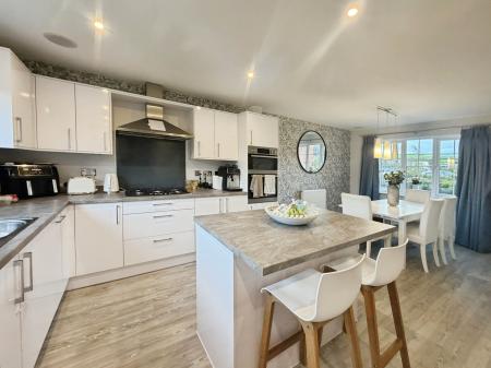 Almond Green Avenue, Standish, Wigan, WN6