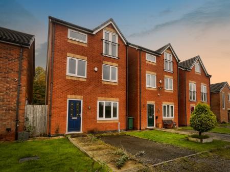 3 bedroom Detached house for sale in Springbank Gardens, Platt Bridge, Wigan, WN2