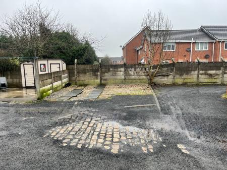 2 bedroom End of terrace house to let in Billinge Road, Pemberton, Wigan, WN5