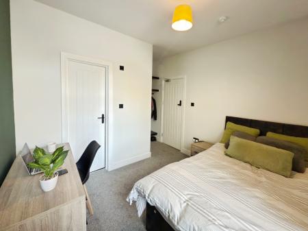 1 bedroom House share to let in Park Road, Springfield, Wigan, WN6