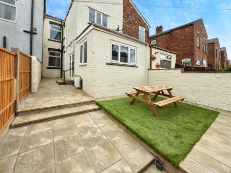 1 bedroom House share to let in Park Road, Springfield, Wigan, WN6