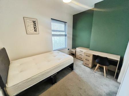 1 bedroom House share to let in Park Road, Springfield, Wigan, WN6