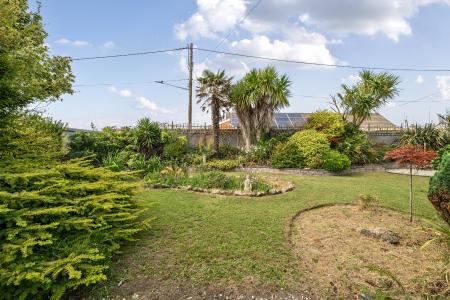 3 bedroom Bungalow for sale in Lowenac Crescent, Connor Downs - Cornwall, TR27
