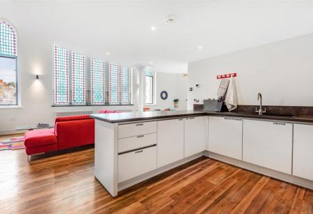 2 bedroom Flat to let in St Georges Road, Truro, TR1