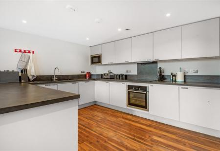 2 bedroom Flat to let in St Georges Road, Truro, TR1