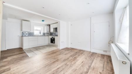 2 bedroom Terraced House to let in Leskinnick Place, Penzance, TR18