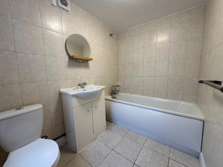 4 bedroom Terraced House to let in Kirkwood Road, Nunhead, London, SE15