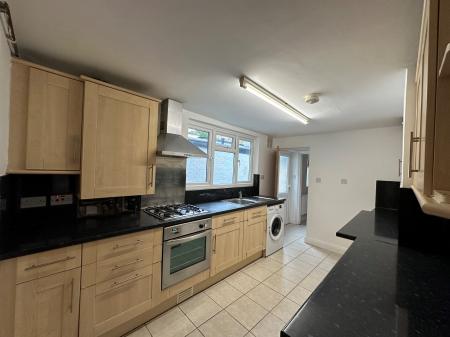 4 bedroom Terraced House to let in Kirkwood Road, Nunhead, London, SE15