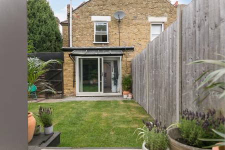 2 bedroom Cottage for sale in Baldry Gardens, Streatham, London, SW16