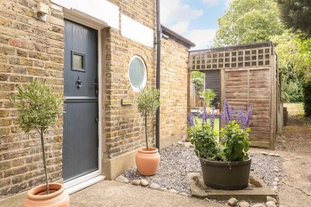 2 bedroom Cottage for sale in Baldry Gardens, Streatham, London, SW16