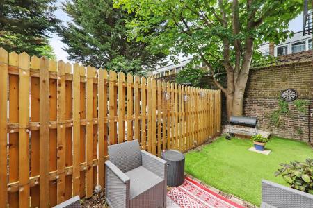 1 bedroom Flat for sale in Elderwood Place, West Norwood, London, SE27