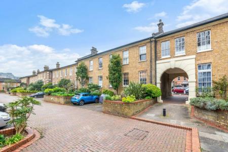 1 bedroom Flat for sale in Elderwood Place, West Norwood, London, SE27