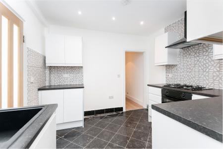 2 bedroom Flat for sale in Northwood Road, Thornton Heath, London, CR7