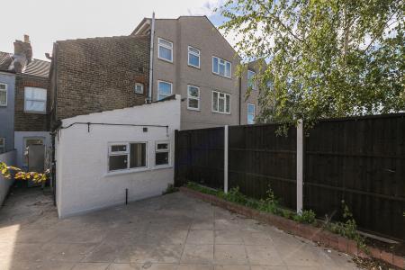 2 bedroom Flat for sale in Northwood Road, Thornton Heath, London, CR7