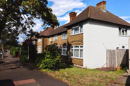 4 bedroom Semi-detached house for sale in Raymond Road, London, BR3