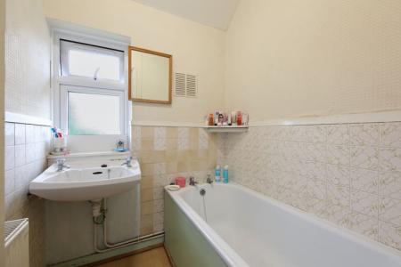 4 bedroom Semi-detached house for sale in Raymond Road, London, BR3